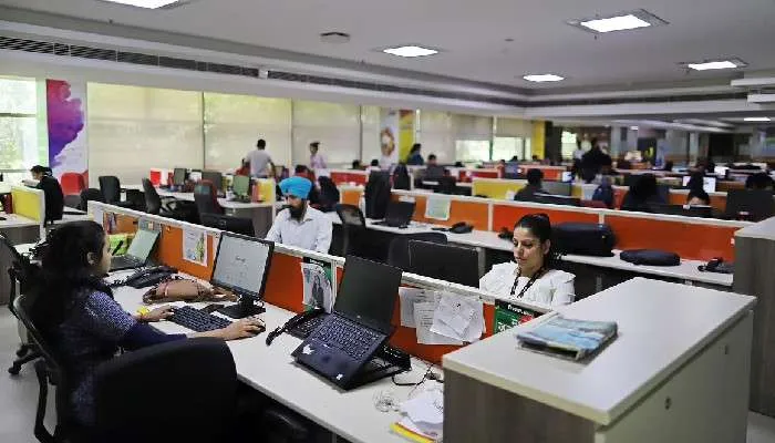 সোমবার থেকে নতুন সময়সূচিতে অফিস-ব্যাংক