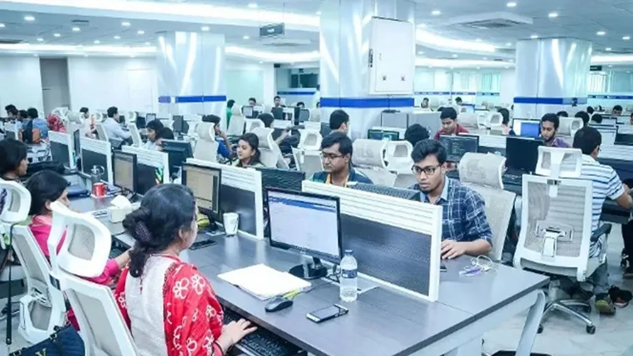 টানা ১০ দিন ছুটি শেষে অফিস-আদালত খুলছে আজ
