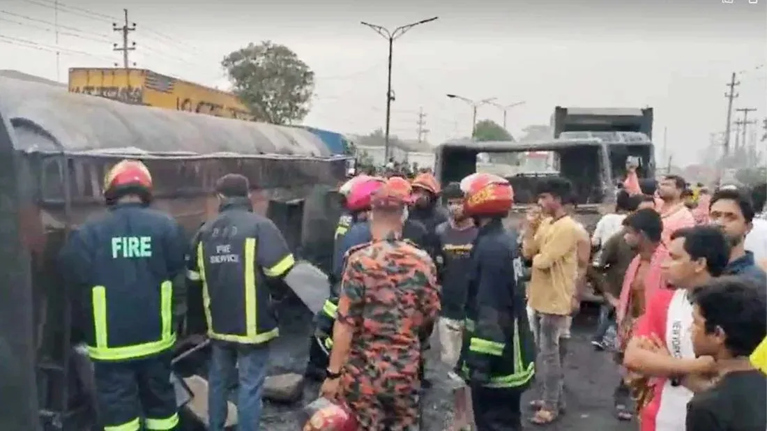 2 killed as 5 vehicles catch fire after oil-laden lorry overturns in Savar