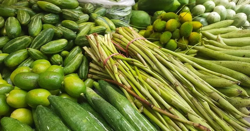 এখনও   নাগালের বাইরে সবজির দাম