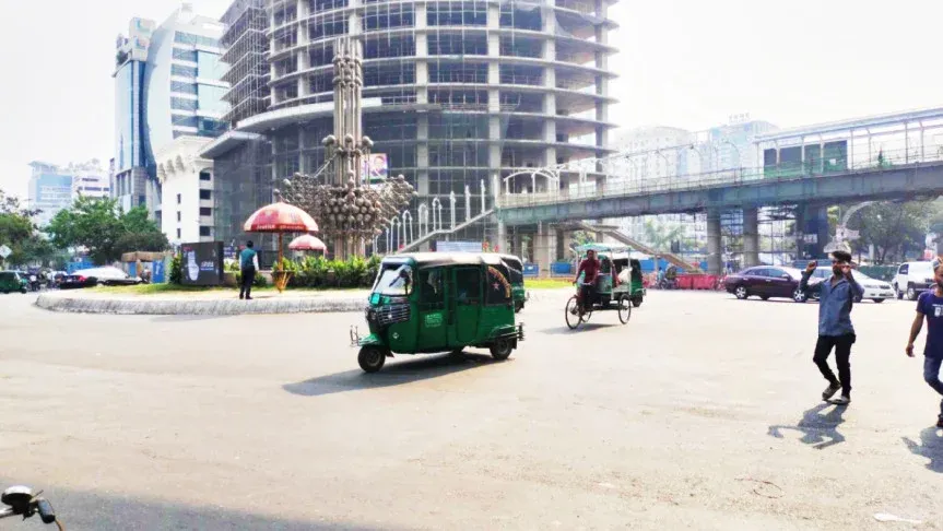 নববর্ষের বিকেলেও ফাঁকা ঢাকা
