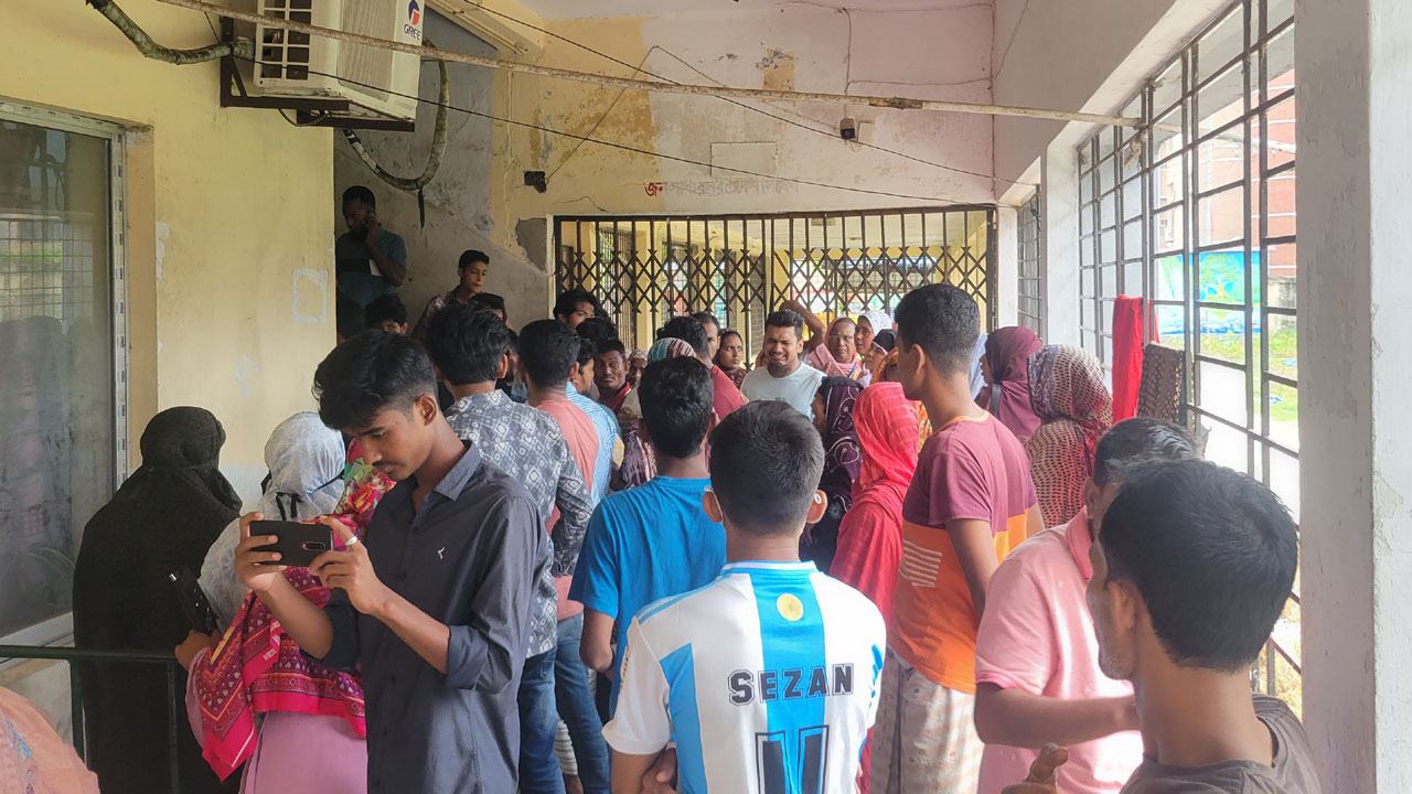 পাবনা শহরে দুর্বৃত্তদের ছুরিকাঘাতে নিহত ২