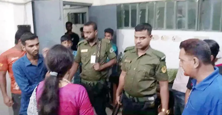 ক্লাব দখল নিয়ে আওয়ামী লীগ-বিএনপির সংঘর্ষ, আহত ২৪