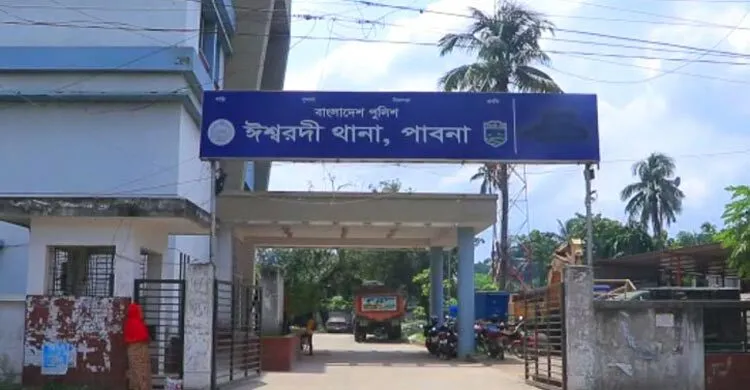 পাবনায় কাভার্ডভ্যান চাপায় মা-মেয়েসহ নিহত ৩