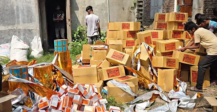 অনুমোদন ছাড়া ভেজাল স্যালাইন তৈরি, গোডাউন সিলগালা