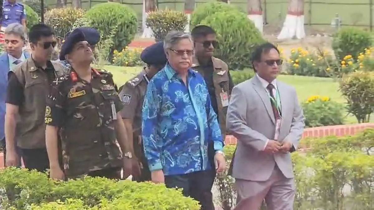 পাবনায় পৌঁছেছেন রাষ্ট্রপতি