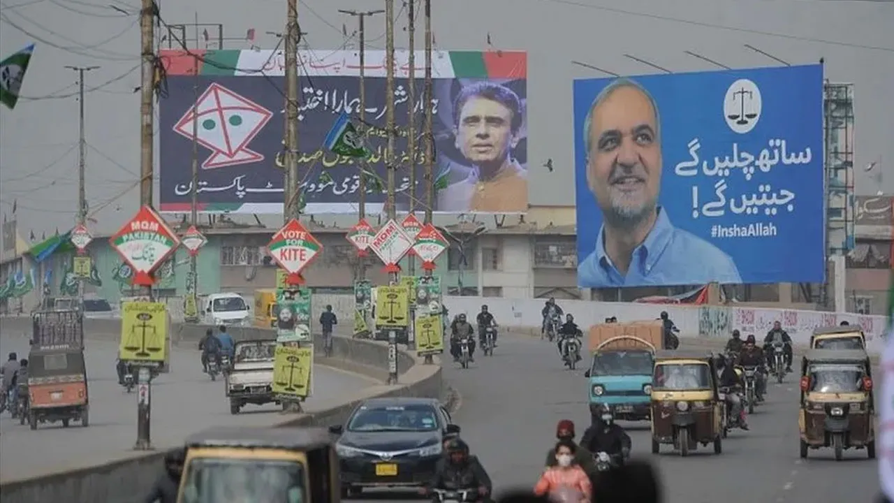 পাকিস্তানে ভোটগ্রহণ শুরু, সারাদেশে বন্ধ মোবাইল পরিবেষা