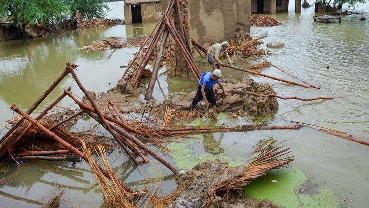 Pakistan declares emergency