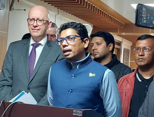 জুলাই থেকে অবৈধ মোবাইল ফোন বন্ধ: প্রতিমন্ত্রী