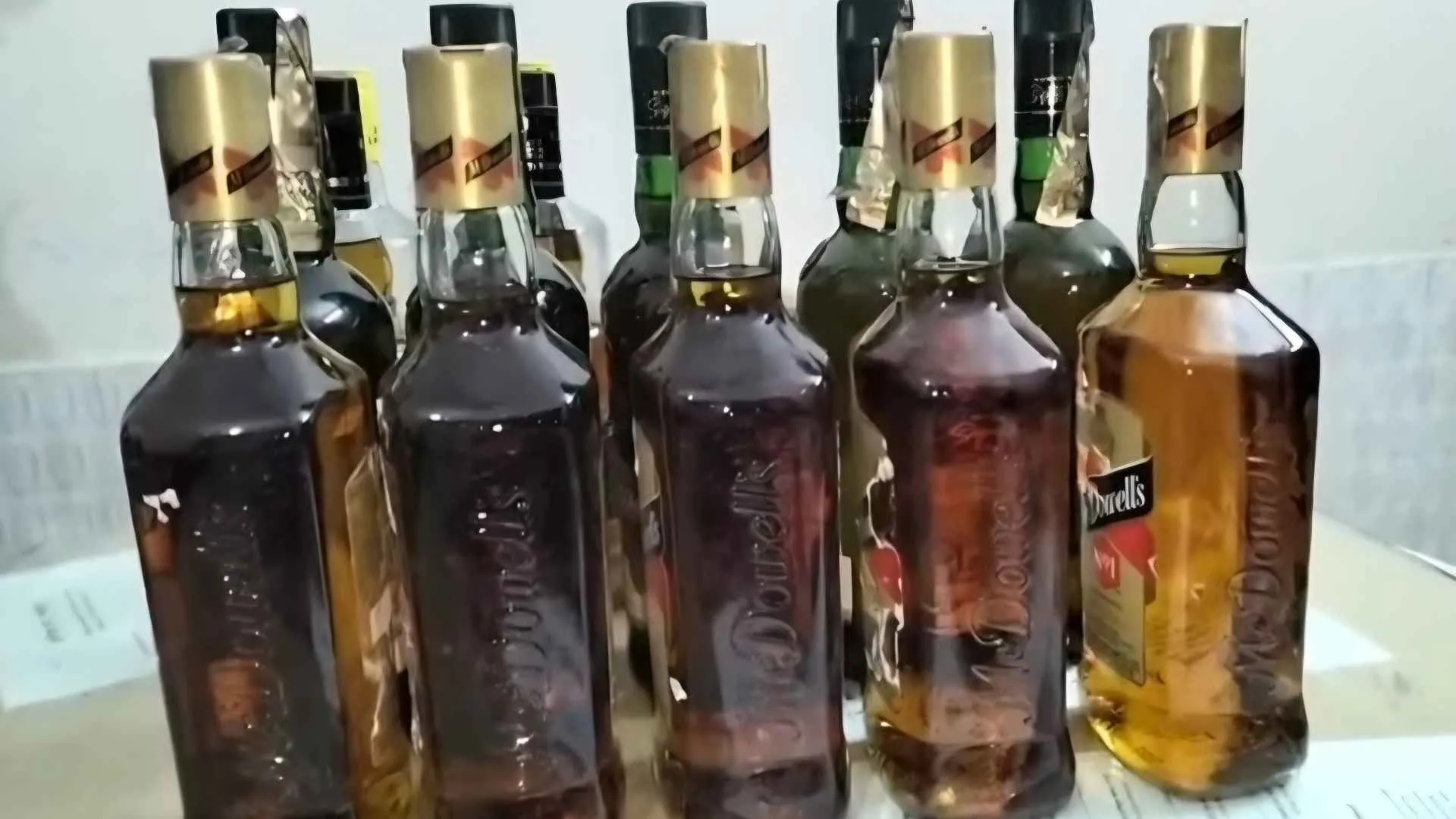 ১৫ বোতল বিদেশি মদসহ বাবা-ছেলে আটক