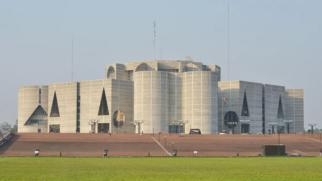মঙ্গলবার সকালে সংসদ সদস্য, বিকেলে মন্ত্রিসভার শপথ: আইন উপদেষ্টা