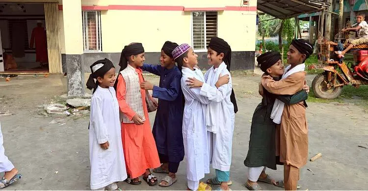 পটুয়াখালীর ৩৫ গ্রামে ঈদুল আজহা উদযাপন
