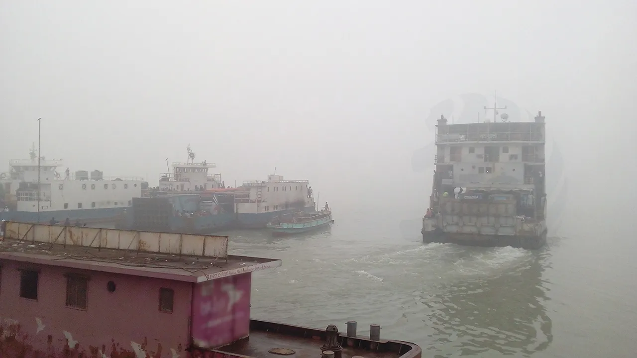 ৯ ঘণ্টা পর পাটুরিয়া-দৌলতদিয়া নৌপথে ফেরি চলাচল স্বাভাবিক