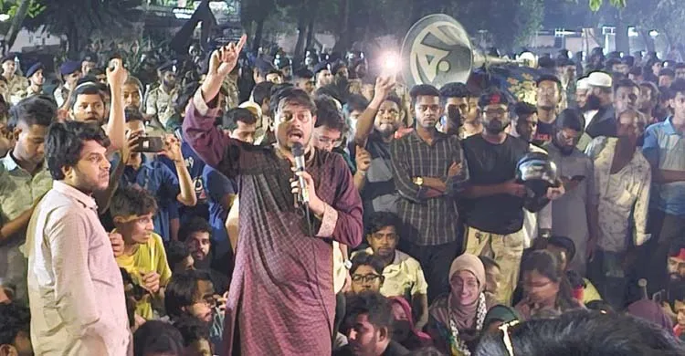 দাবি আদায় না হওয়া পর্যন্ত যমুনার সামনে অবস্থানের ঘোষণা