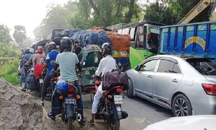 দৌলতদিয়া ফেরিঘাটে ১০ কিলোমিটার যানজট
