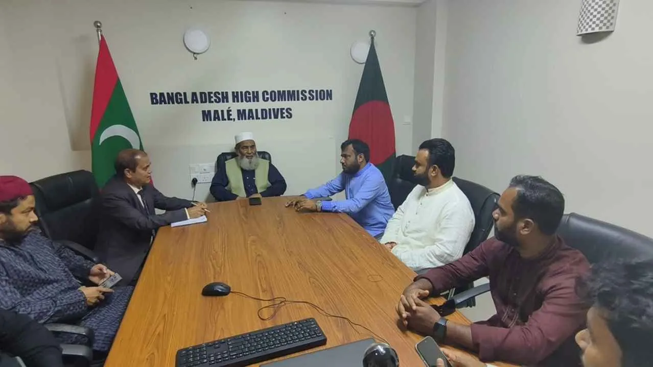প্রবাসীদের সমস্যার কথা শুনলেন অধ্যাপক মুজিবুর