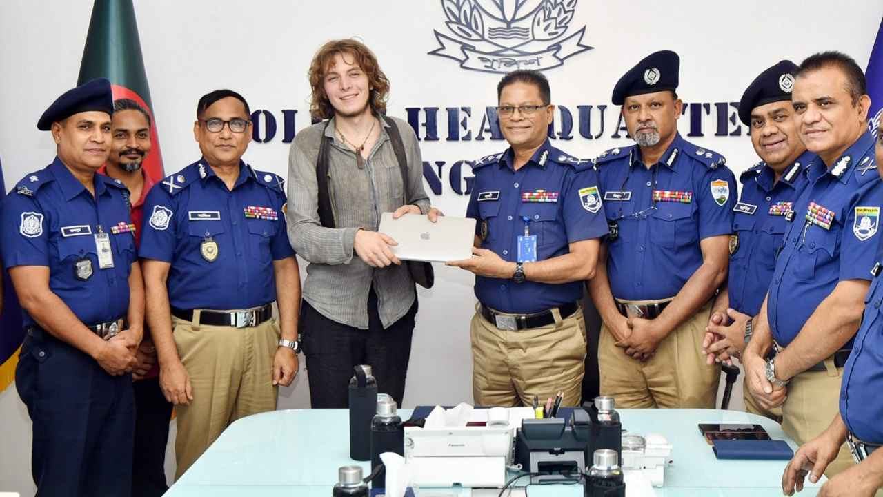চুরি হওয়া ল্যাপটপ উদ্ধার করল পুলিশ