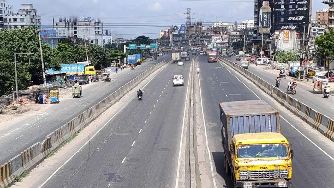 ৭ ঘণ্টা পর সড়ক ছাড়লেন গার্মেন্টস শ্রমিকরা