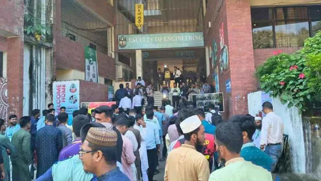 চাকসুতে ভোটগ্রহণ শেষে ফলাফলের অপেক্ষা