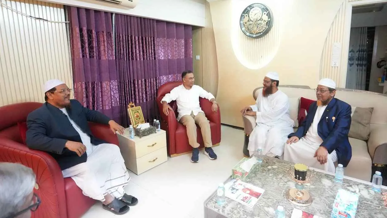 চরমোনাই পীরের বাসায় তারেক রহমান