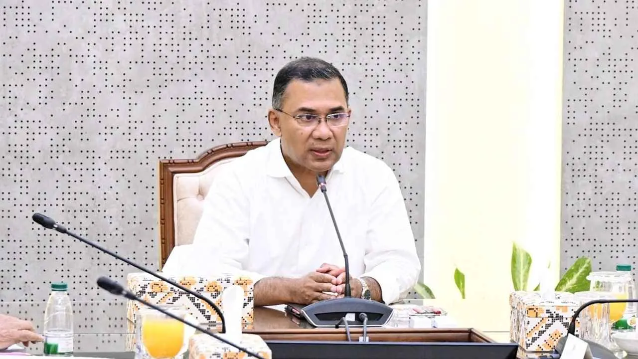 সচিবালয়ে মন্ত্রিসভার প্রথম বৈঠকে তারেক রহমান