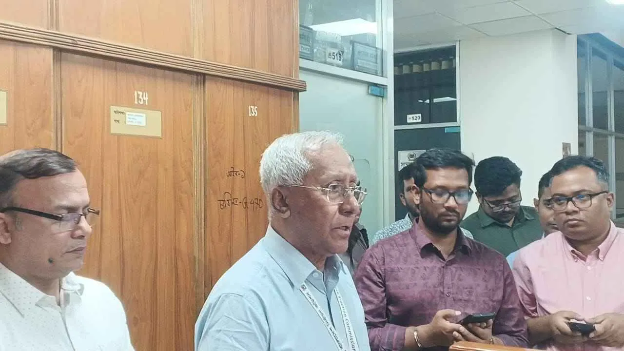 উপ-নির্বাচনে নিরাপত্তাজনিত কোনো শঙ্কা নেই : ইসি সচিব