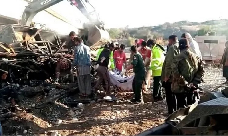 41 killed in Pakistan bus crash