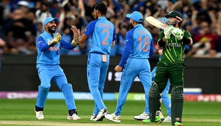 ভারতকে ১৬০ রানের লক্ষ্য ছুড়ে দিলো পাকিস্তান