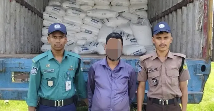 চট্টগ্রামে সাড়ে ৪২ লাখ টাকার প্লাস্টিক দানা আত্মসাৎ