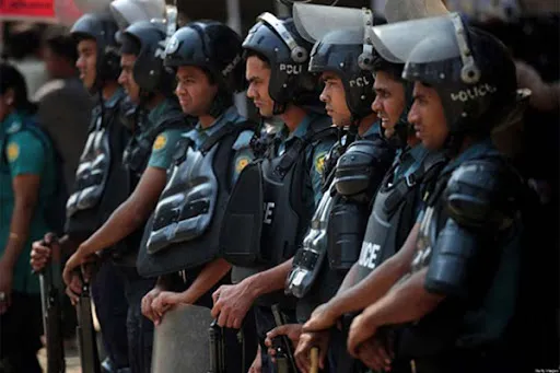 দেশজুড়ে সতর্কাবস্থানে পুলিশ, বাতিল ছুটি