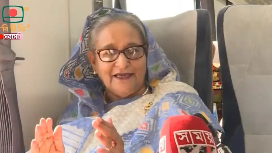 ট্রেনে চড়ে রামুর পথে প্রধানমন্ত্রী