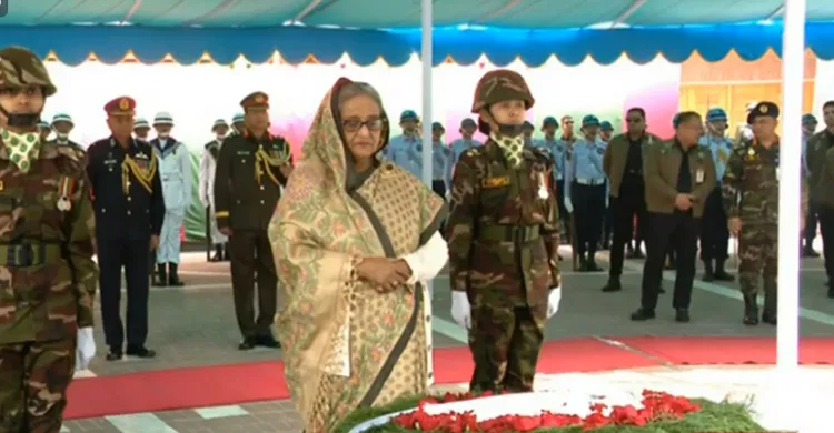 বঙ্গবন্ধুর সমাধিতে প্রধানমন্ত্রীর শ্রদ্ধা