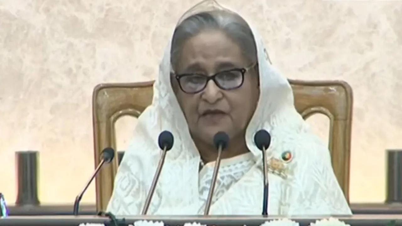 বাজারে নজরদারি-মজুত ঠেকাতে ডিসিদের নির্দেশ প্রধানমন্ত্রীর