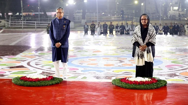 ভাষাশহীদদের প্রতি রাষ্ট্রপতি ও প্রধানমন্ত্রীর শ্রদ্ধা