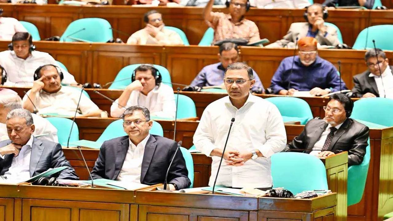 গভীর সাগরে নতুন এলএনজি টার্মিনাল ও ২৬ ব্লকে হবে তেল-গ্যাস অনুসন্ধান