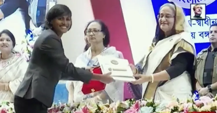 বঙ্গমাতা পদক পেলেন চার নারী ও জাতীয় নারী ফুটবল দল