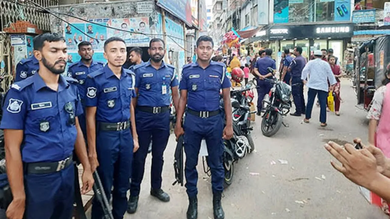 আ. লীগ নেতা মিন্টু আটকের খবরে ঝিনাইদহে বাড়তি পুলিশ মোতায়েন