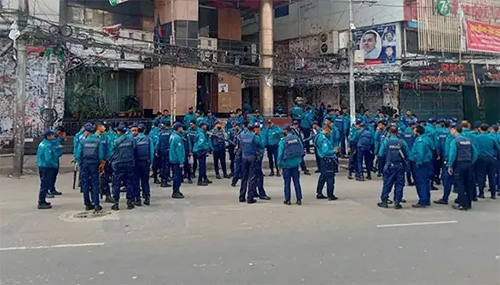ফের নয়াপল্টনে অতিরিক্ত পুলিশ মোতায়েন
