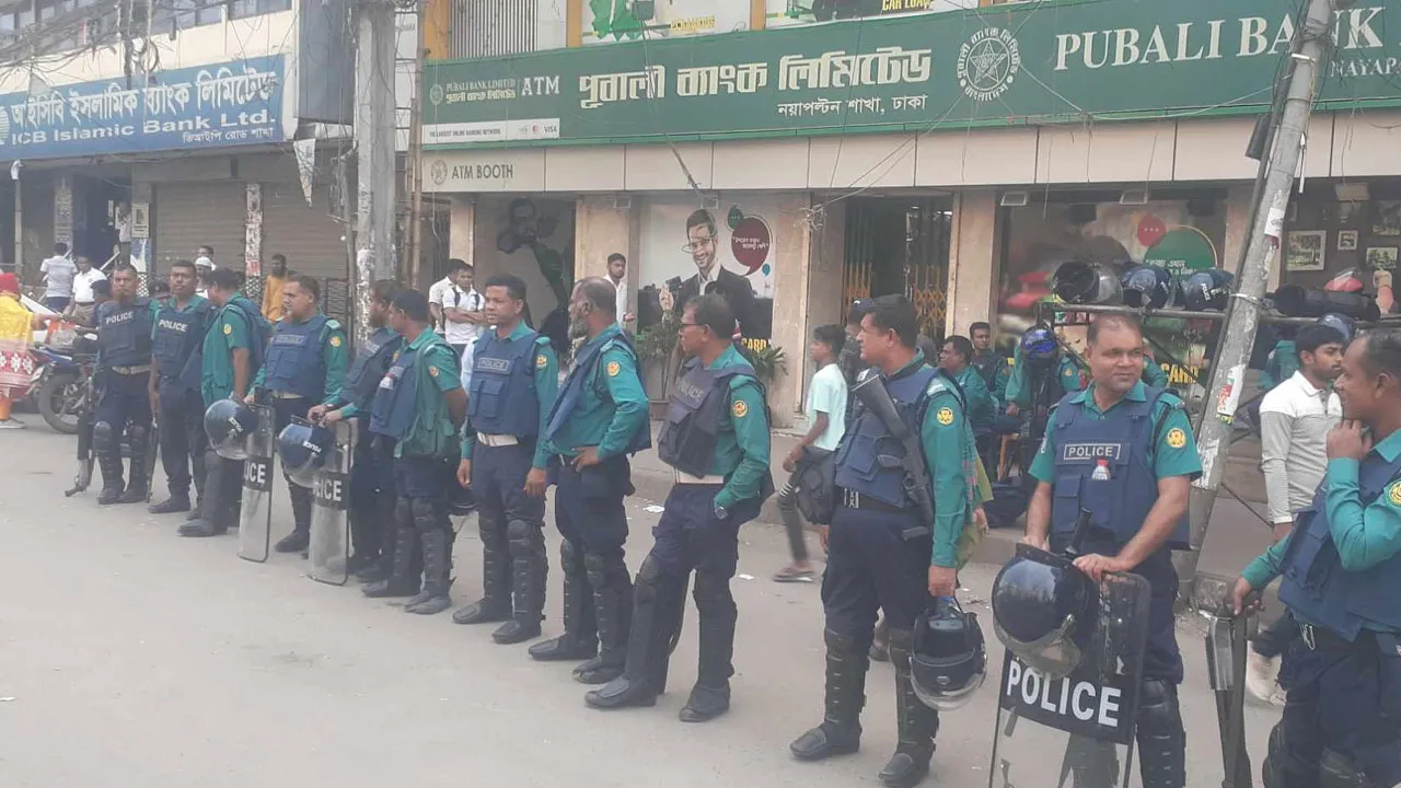 নয়াপল্টনে আবারও বাড়ছে পুলিশের সংখ্যা