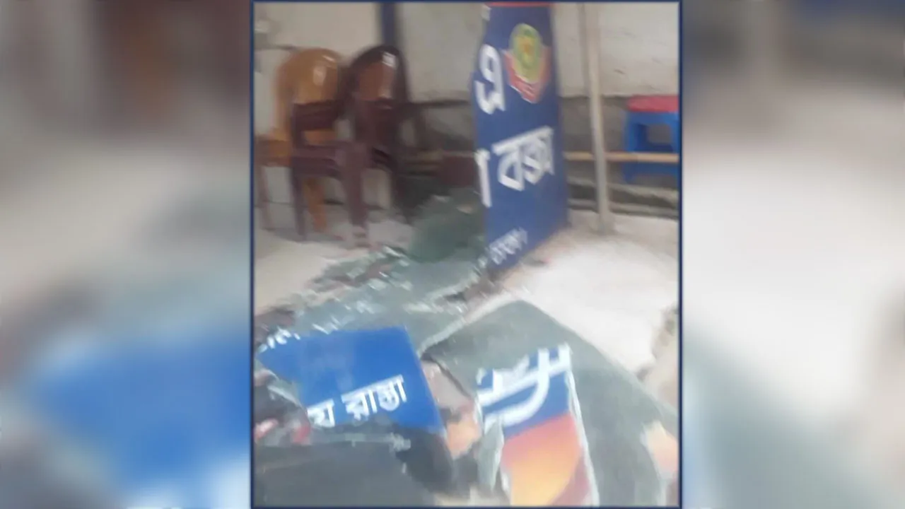 ধানমন্ডিতে পুলিশ বক্সে হামলা