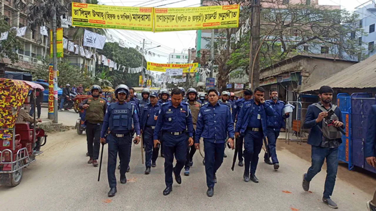কুমিল্লায় বিএনপির বিক্ষোভ মিছিলে ধাওয়া-পাল্টা ধাওয়া, আহত ১৫
