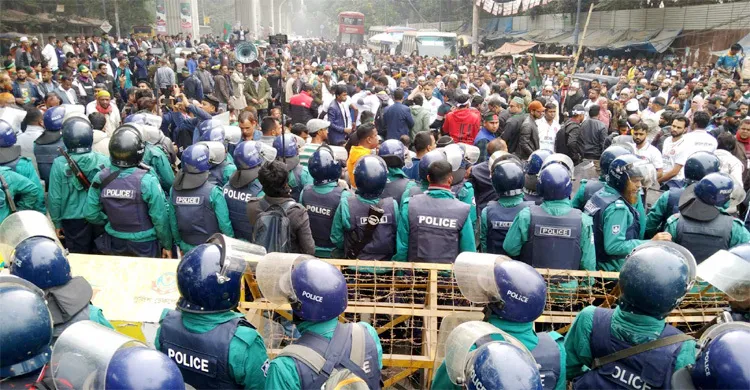 বিডিআর জওয়ানদের মুক্তির দাবিতে যমুনায় পদযাত্রা, শাহবাগে পুলিশের বাধা