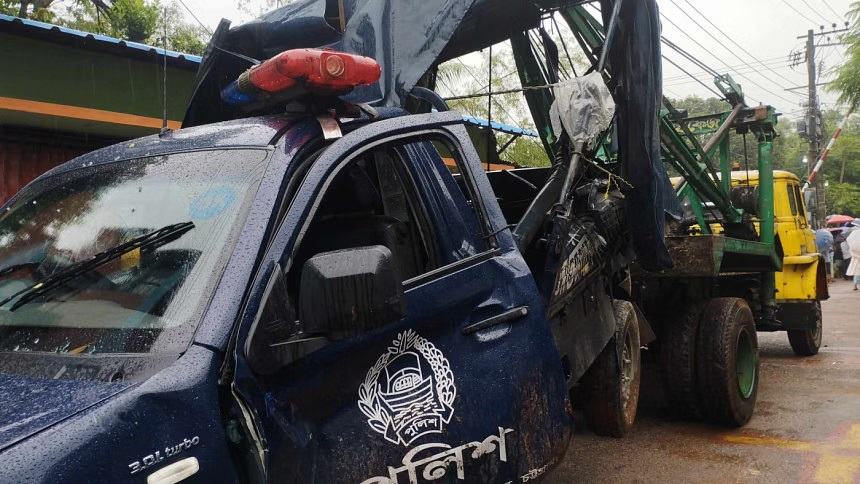 3 cops killed as train hits police van in Sitakunda