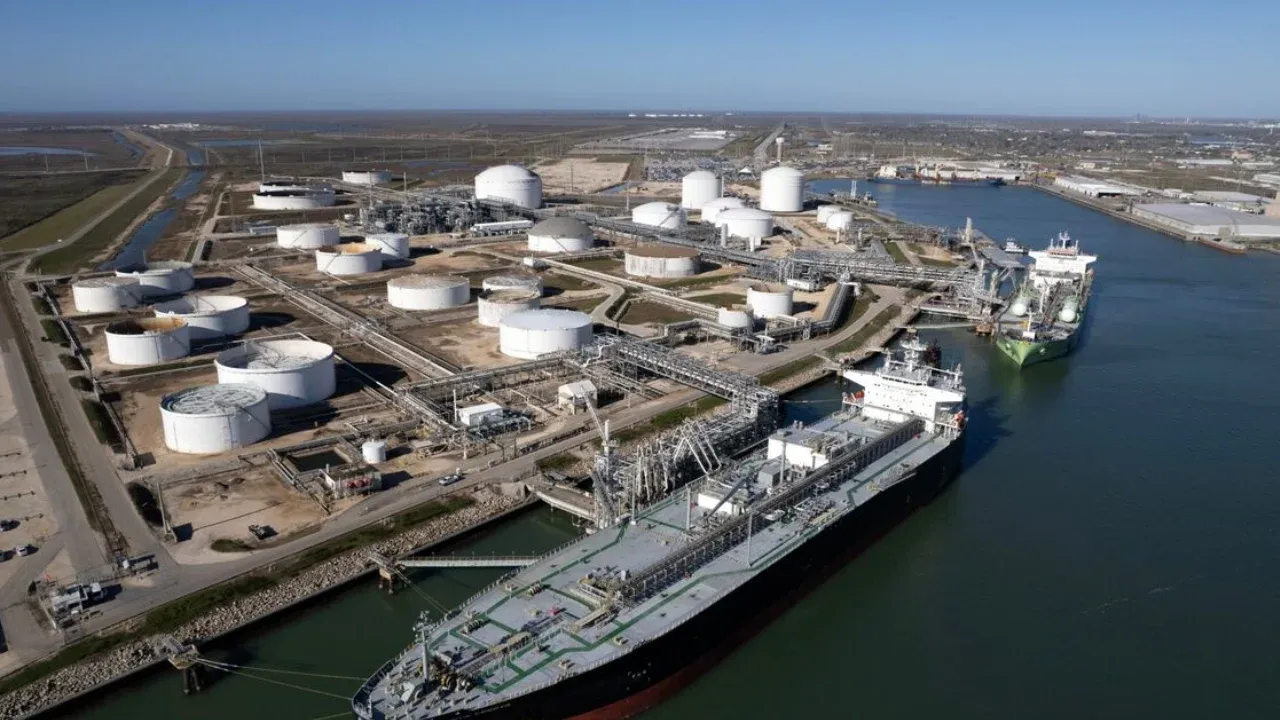 ফের তেলের বাজারে অস্থিরতা