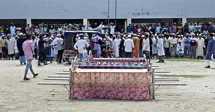 একে একে মারা গেলেন পরিবারের সবাই, পাশাপাশি দাফন হলেন ৫ জন