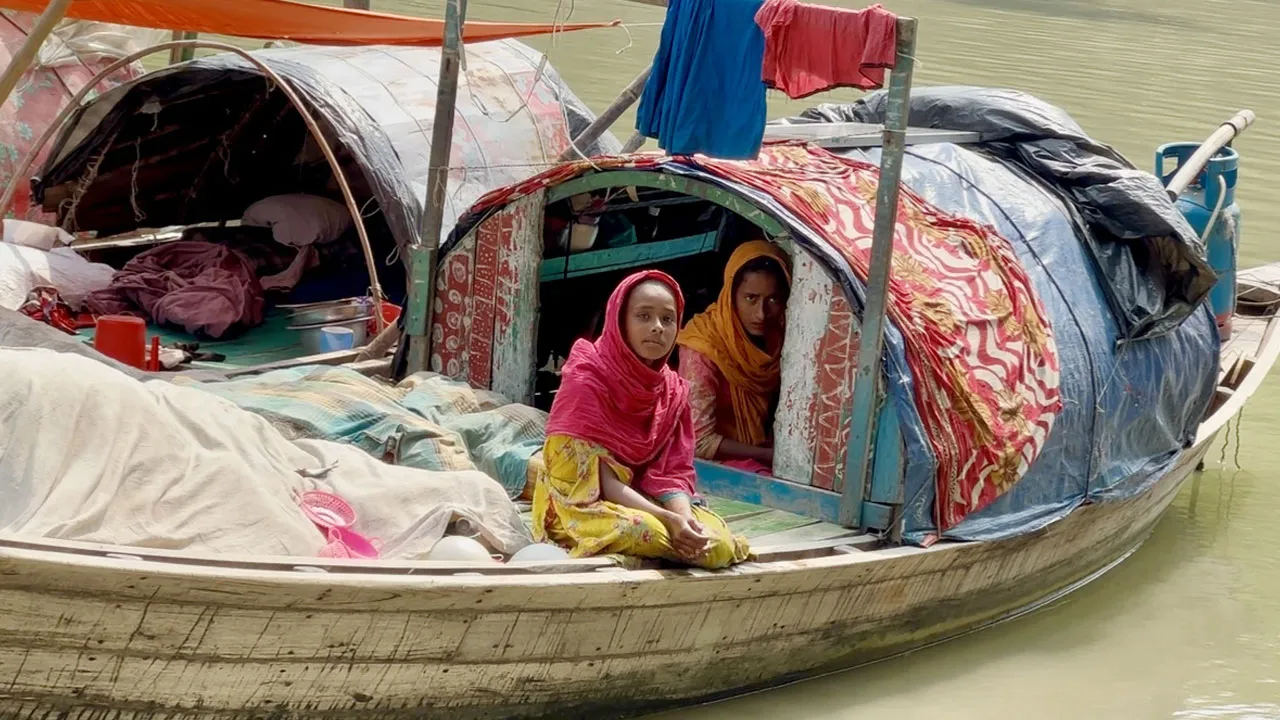 ‘খাইতেই পারি না আবার ঈদের মার্কেট করমু কেমনে’