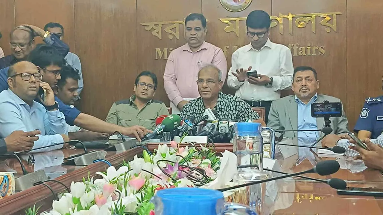 রাজনৈতিক দলের অবৈধ সুবিধা দিলে পুলিশের বিরুদ্ধে ব্যবস্থা