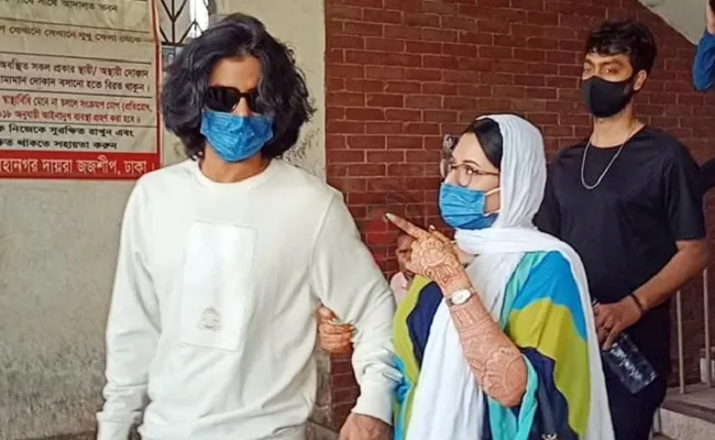 মাদক মামলা : আদালতে পরীমনির হাজিরা