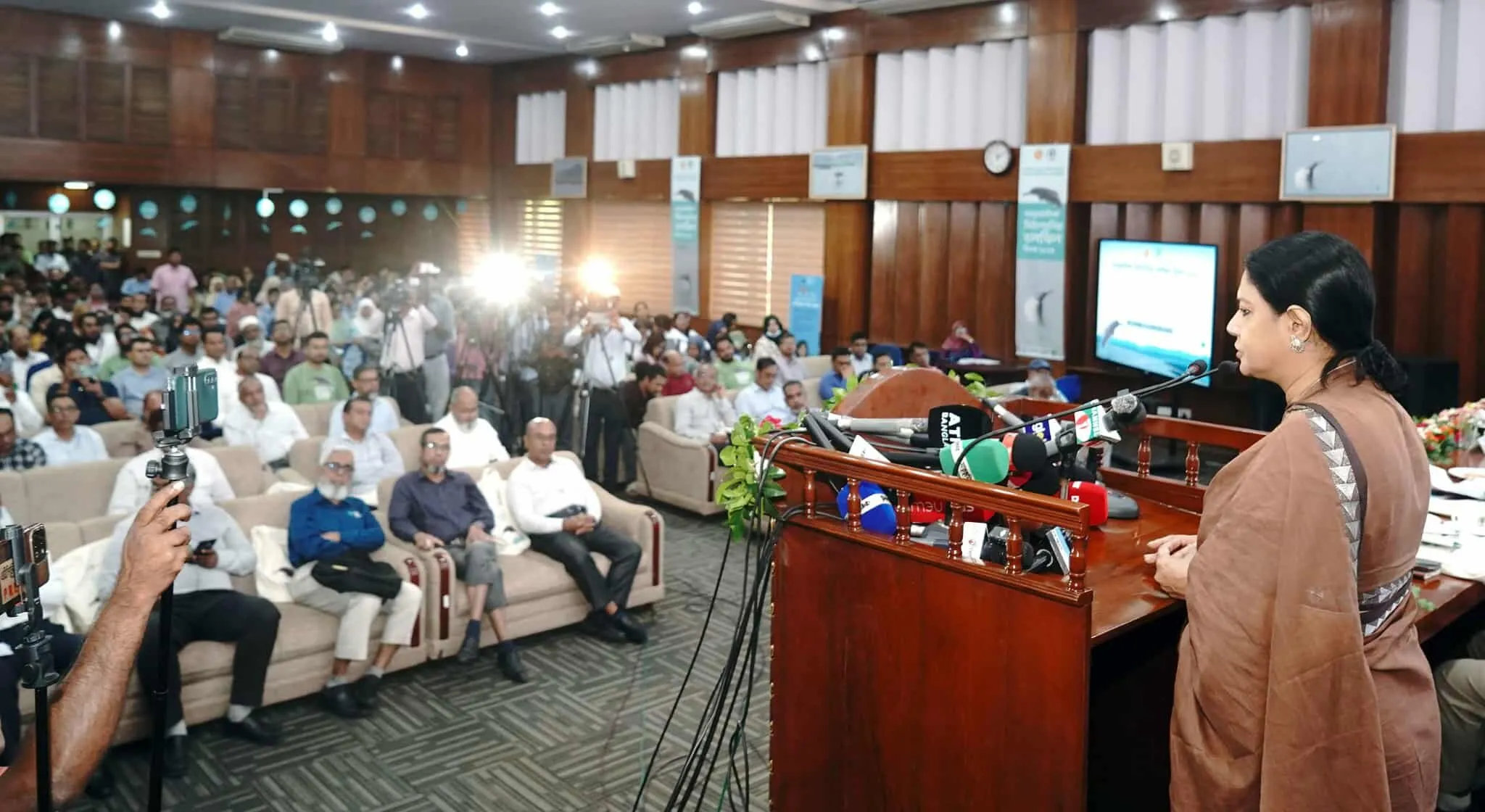 ডলফিন বাঁচলে নদী বাঁচবে, নদী বাঁচলে মানুষও বাঁচবে: পরিবেশ উপদেষ্টা