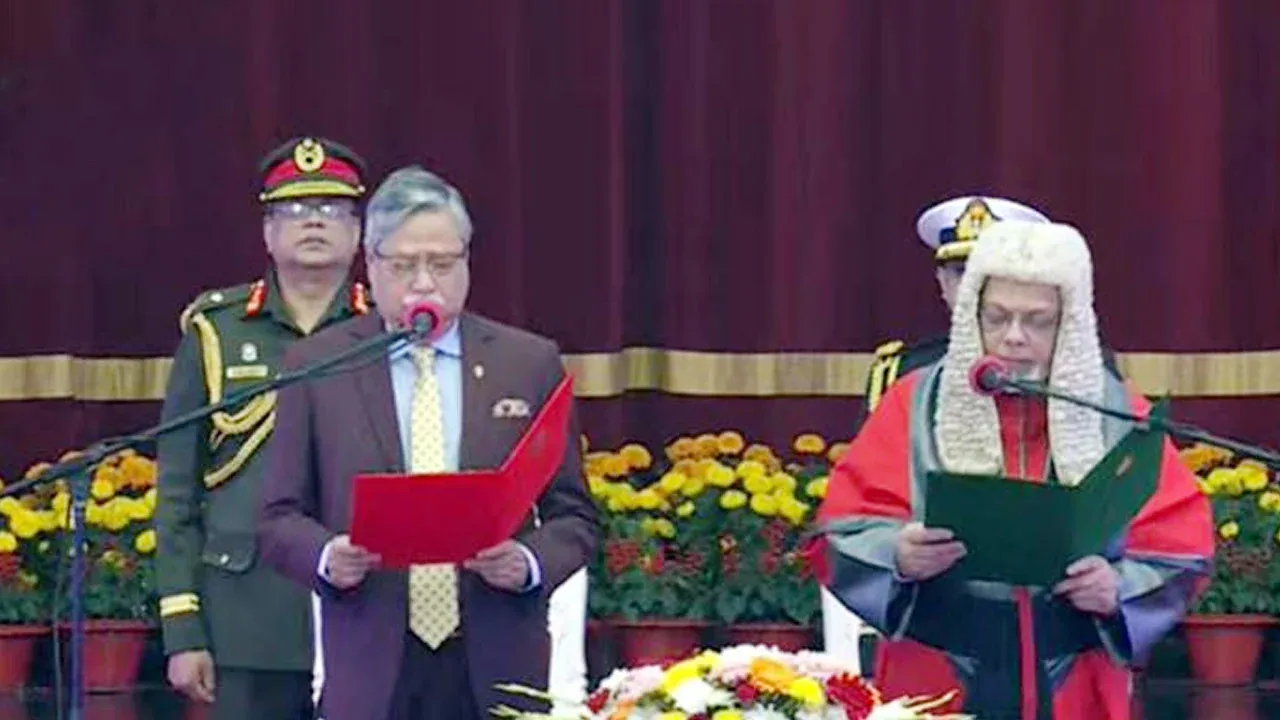 শপথ নিলেন নতুন প্রধান বিচারপতি